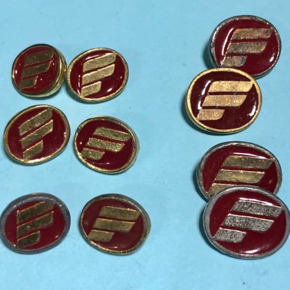 Vintage FRONTIER AIRLINES 10 Original Uniform Buttons Complete Set, 4 Lg+6 small - Picture 1 of 3